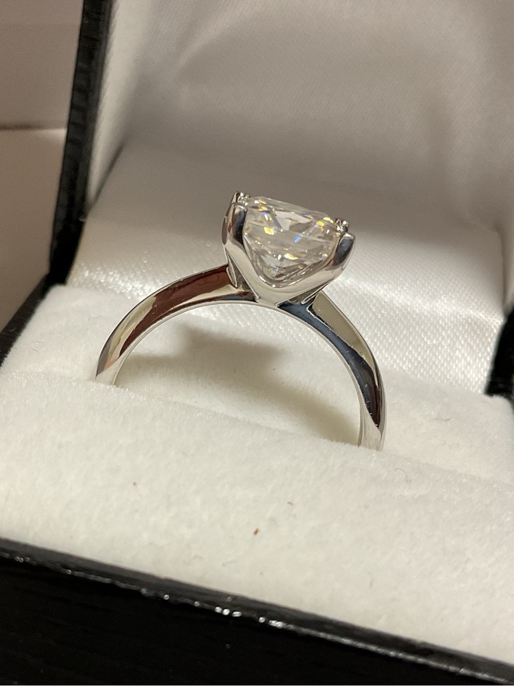 Elegant 3 Carat Moissanite S925 Brilliant Cut Statement Ring Size 8 - Picture 5 of 13